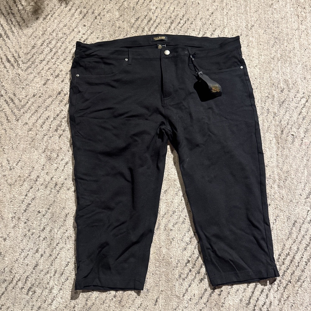 Women's NWT Iris Jeans Plus Size Capri Pants Stretch Mid Rise 5 Pockets Black